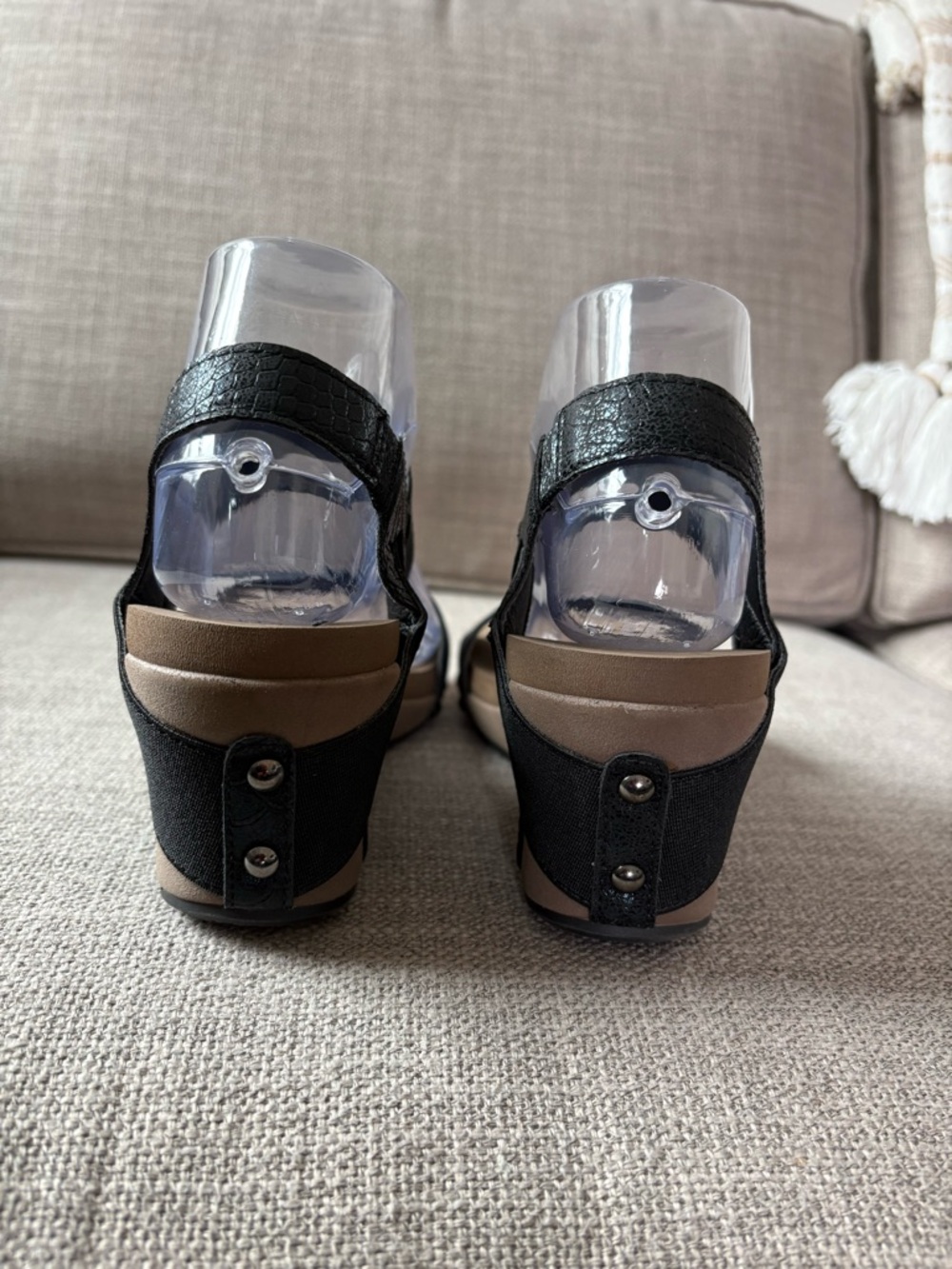 BOUTIQUE BY CORKYS “BANDIT” PLATFORM SANDAL, BLACK, 7 COMFORT MEMORY FOAM INSOLE - Picture 4 of 15